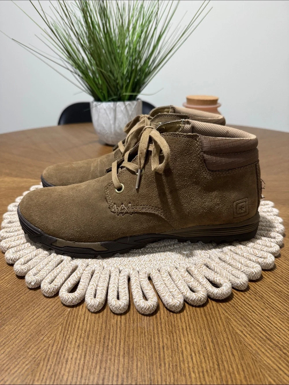 5.11 tactical mens 9.5 coyote dark tan pursuit cukka suede leather boots EUC